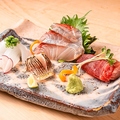 料理メニュー写真&nbsp;お造り盛り合わせ(赤身、中とろ、白身、いか、赤貝)
