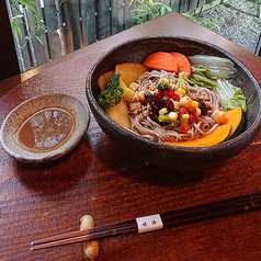 蒸し野菜のサラダ蕎麦