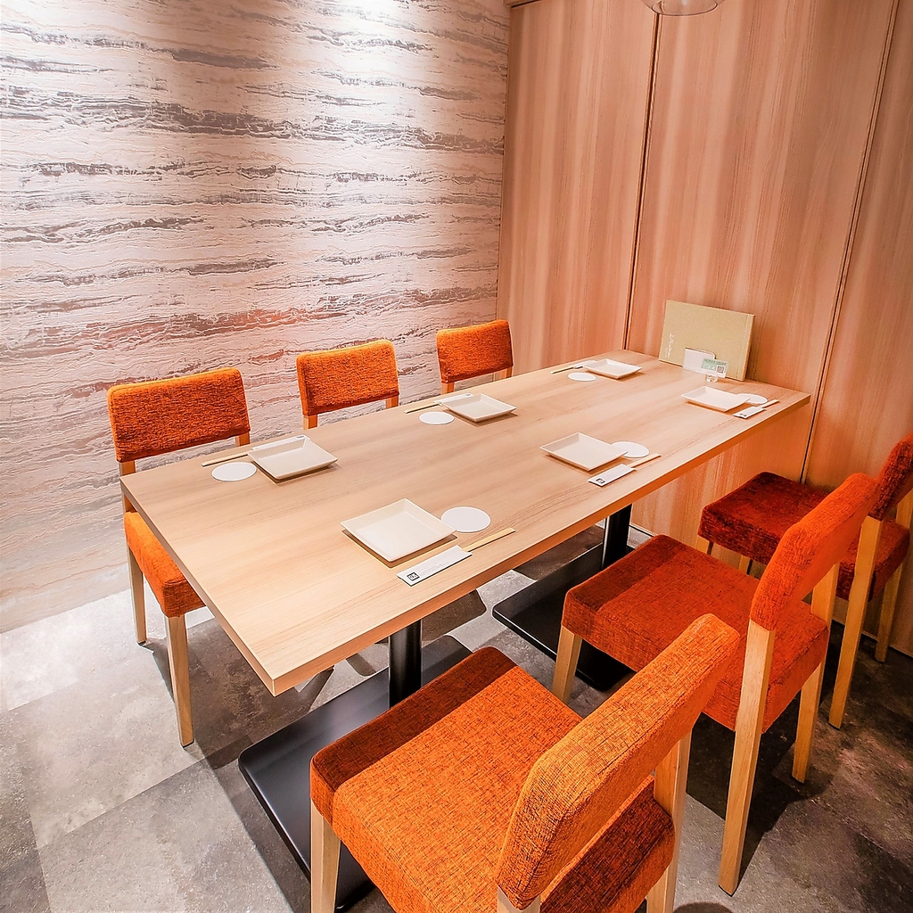 少人数でのお食事会から会社宴会まで様々なシーンにご利用いただけます♪