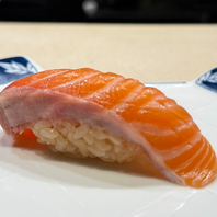 お寿司は注文後切り付けをして提供しています。