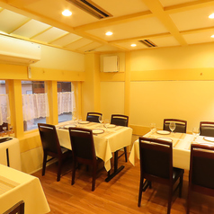 個室完備しております。9名様ですとゆったりとお過ごしいただけます。最大14名様までお席でお楽しみいただけます。