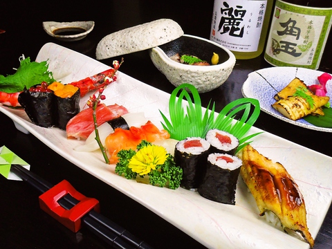 新鮮な天然物のネタにこだわった寿司。粋を感じさせる料理がここにはあります。