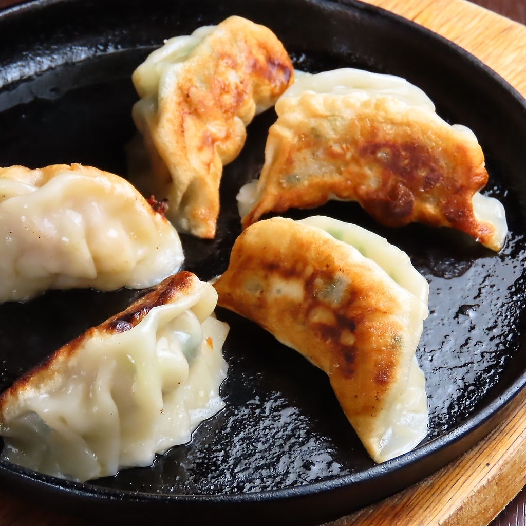 【手作り餃子】【道産黒豚使用】王道から変わり餃子など色んな味を用意してます♪