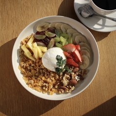 季節フルーツのグリークヨーグルト