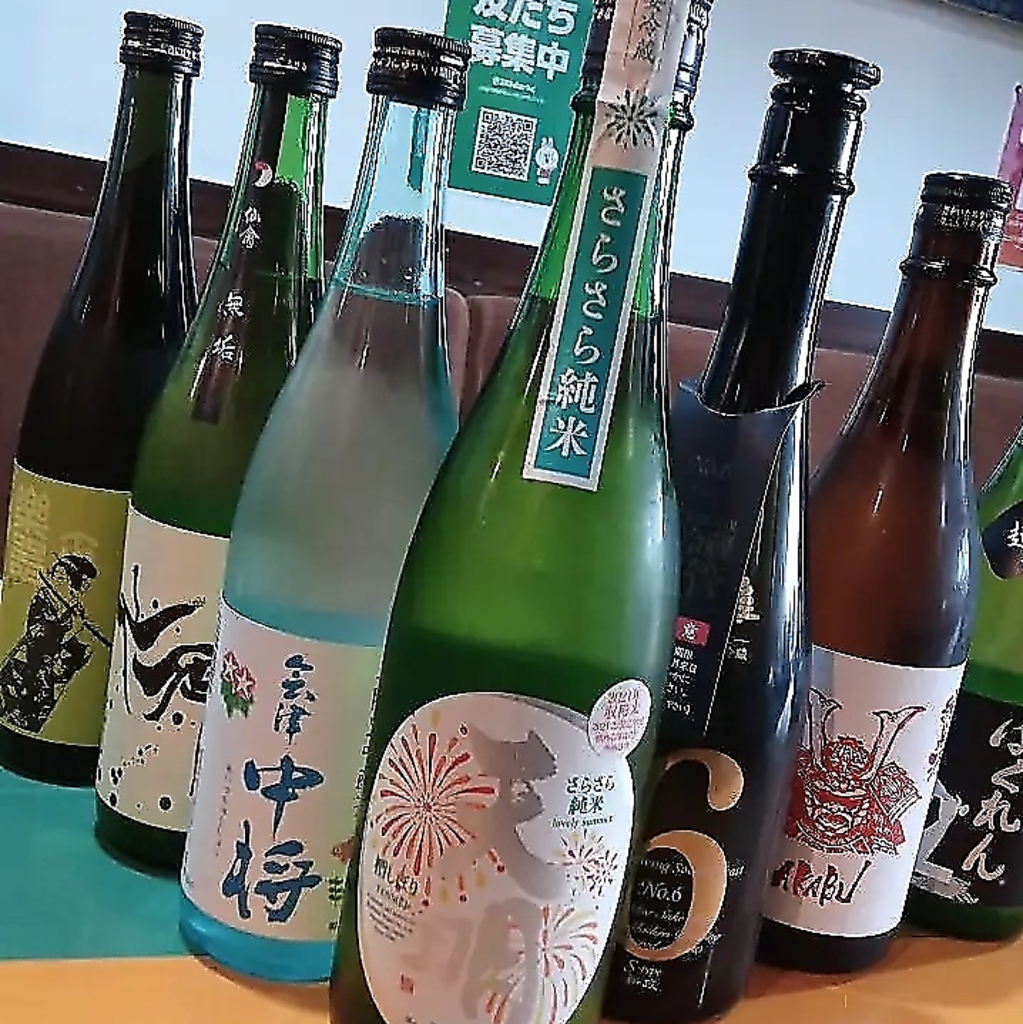季節ごとに変わる日本酒を厳選し、人気の定番酒や珍しい酒も取り揃えた、酒好き必見のお店です。