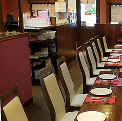 店舗を丸ごと貸し切って、プライベート感満載のパーティーを開催いただけます。最大50名様まで収容可能な店内は、死角が少なく一体感のある宴会が叶うレイアウト。飲み放題付きのプランも充実しており、幹事様も安心です。親しい仲間内でのオフ会や季節のご宴会など、大人数でワイワイと賑やかな時間をお過ごしください♪