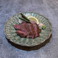 名物の炭火焼き牛タンあり