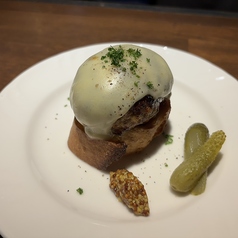 ハンバーグチーズ焼きブルスケッタ