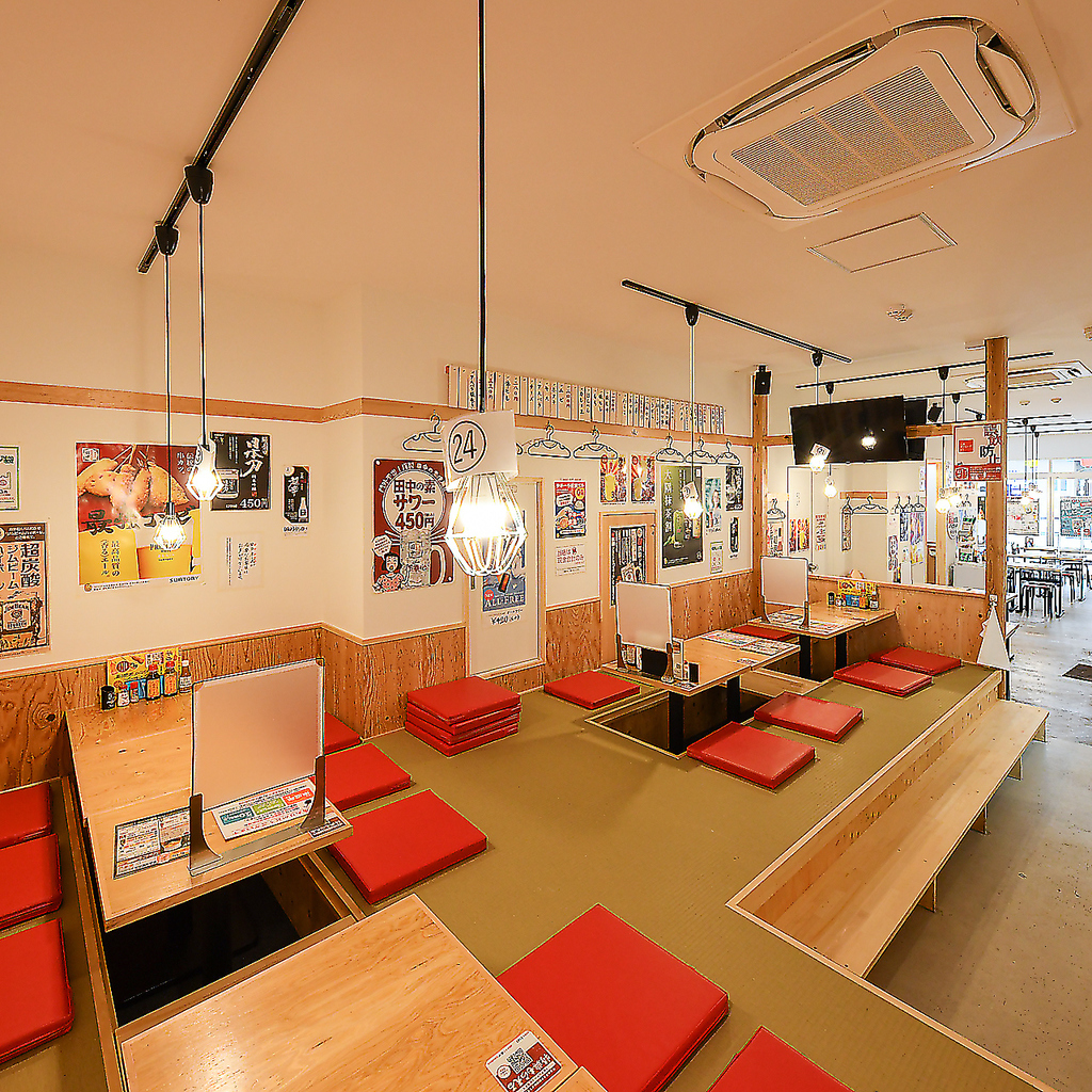 串カツ田中の居心地の良い掘りごたつ席！皆様でのんびりくつろぎ、串カツなど楽しんでいただけます◎