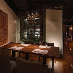 ～4名用のテーブル席。会食や女子会、友人とのお食事にも。