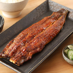 「名物一本うなぎ」は職人の腕が光る自慢の一品。丸ごと一本を楽しむ贅沢な味わいをお楽しみください