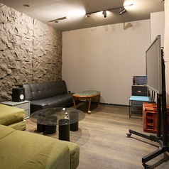 【大人数でも大歓迎広々個室席!】大人数でのご利用にピッタリな、最大15名様までご利用できる個室のお席もございます◎気の置けないいつもの仲間との交流をお楽しみください◎