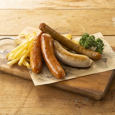 ソーセージ4本盛り合わせ(フライドポテト付き)