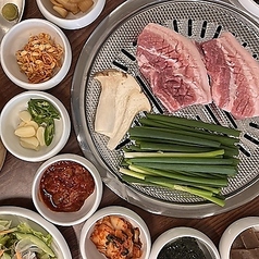 ライブ感◎ミシクタンで楽しむ本場韓国のサムギョプサルの写真
