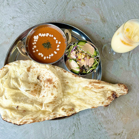 一番人気！本格カレーと手作りナンのターリーセット！ライス・ナンおかわり１回無料！