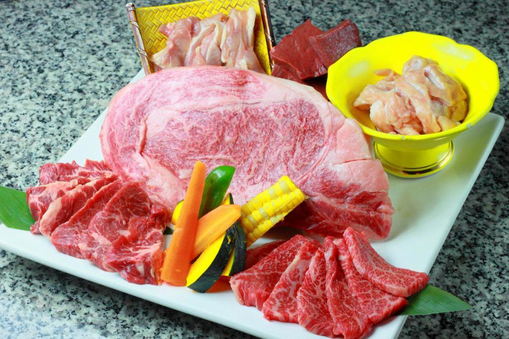 国産牛カルビや道産生ホルモン等、ごちそうだらけの食べ飲み放題はお一人様4500円(税込)～