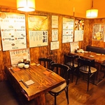 各種宴会など様々なシーンに合わせてご利用できるテーブル席です！