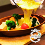 旬野菜と十勝産じゃがいもに北海道産モッツァレラ★目の前で豪快に掛けるラクレットチーズは絶品！