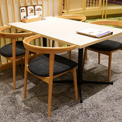 温泉やフィットネスで心身を整えた後は、五感を満たすライブ割烹へ。職人の技を間近に望むテーブル席で、出汁香るおでんや握りたての鮨を愉しむ至福のひとときを。運動と癒やし、そして美食が融合する体験が、内側からの活力を引き出します。万蓮ならではの健やかな贅沢に浸り、明日への活力をチャージしてください。