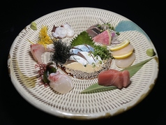 旬の鮮魚お刺身の盛り合せ ~ゴマサバ入り~ 一人前(写真は2人前例)