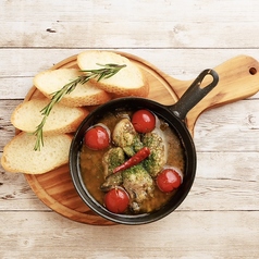 牡蠣とトマトのアヒージョ