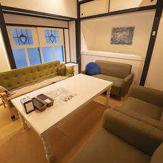 半個室スタイルソファー席になっていますのでゆっくりとくつろげる空間になっております。