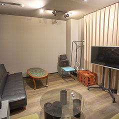 【各種ご宴会にもピッタリ！6人掛けのテーブル席◎】6人掛けのテーブルのお席がございますので、職場やご友人、サークルの仲間とのご宴会にもピッタリです◎美味しいお料とお酒で乾杯★