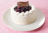 お誕生日を迎えるお客様へ、バースデーケーキをご用意しております。ご家族やご友人とのお食事はもちろん、記念日のお祝いにもぴったりです♪笑顔あふれる素敵な思い出づくりに、ぜひご利用ください。※7日前までにご予約ください。