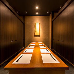 水道橋 個室 居酒屋≫6名様～8名様まで♪水道橋店の隠れ家空間をお楽しみください♪各種ご宴会はもちろん、女性や合コンなどで大人気！また水道橋での記念日や誕生日会などにもワンランク上の宴会を演出♪飲み放題＆豪華8品コースも3850円でご用意しております！水道橋で話題沸騰中！水道橋個室居酒屋！