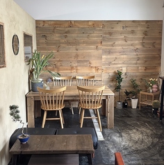 個室でないテーブル席は２席ご用意しております。