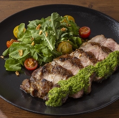 ■氷温熟成黒豚のグリル　スキャリオンソース