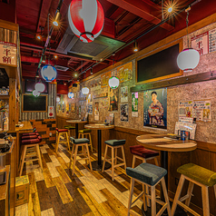 サクッとちょい飲みにおすすめ！丸テーブル席も完備しております！美味しい料理とお酒で今宵もほろ酔い♪