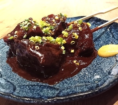 大人気！当店名物　和牛ホホ肉のどて煮串(1本)