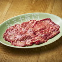 生タン塩が生み出す炭火焼肉の深い味わいを実感