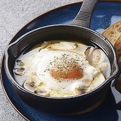 マッシュルームと玉子のアヒージョ