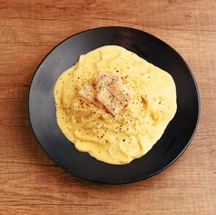 厚切りベーコンのカルボナーラ