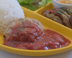 豆腐と合挽のトマト煮込みハンバーグの写真