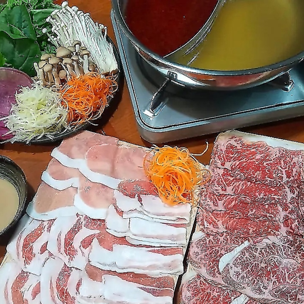 リーズナブルに楽しめる国産黒毛和牛と麓山高原豚の絶品コースで特別なひとときをお過ごしください。