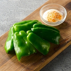 新鮮生ピーマンのバーニャディップ