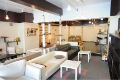 店内はゆったりとしたソファ席がたくさん！