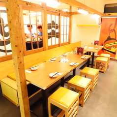 2名様～8名様までのまとまれるテーブル席もご用意☆酒場の料理とお酒を楽しみつつ、空間も大切にできるお席もご用意しております♪