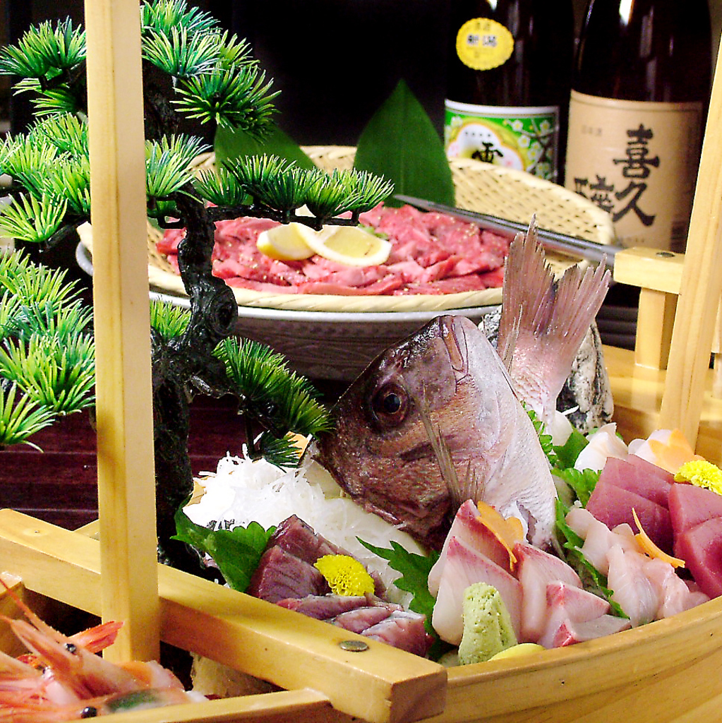 りょうぶん橋の定番人気。『豪華！舟盛と焼肉の2時間飲み放題コース』5500円。