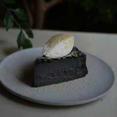 黒胡麻バスクチーズケーキ