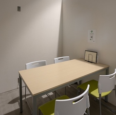 【個室席もございます◎】人目が気になりづらい個室タイプのお席もご用意しております。大事な会食や、記念日のお祝いなどプライベートを重視する場面にオススメです。
