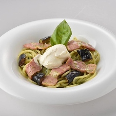 ベーコンとナスのバジルソース