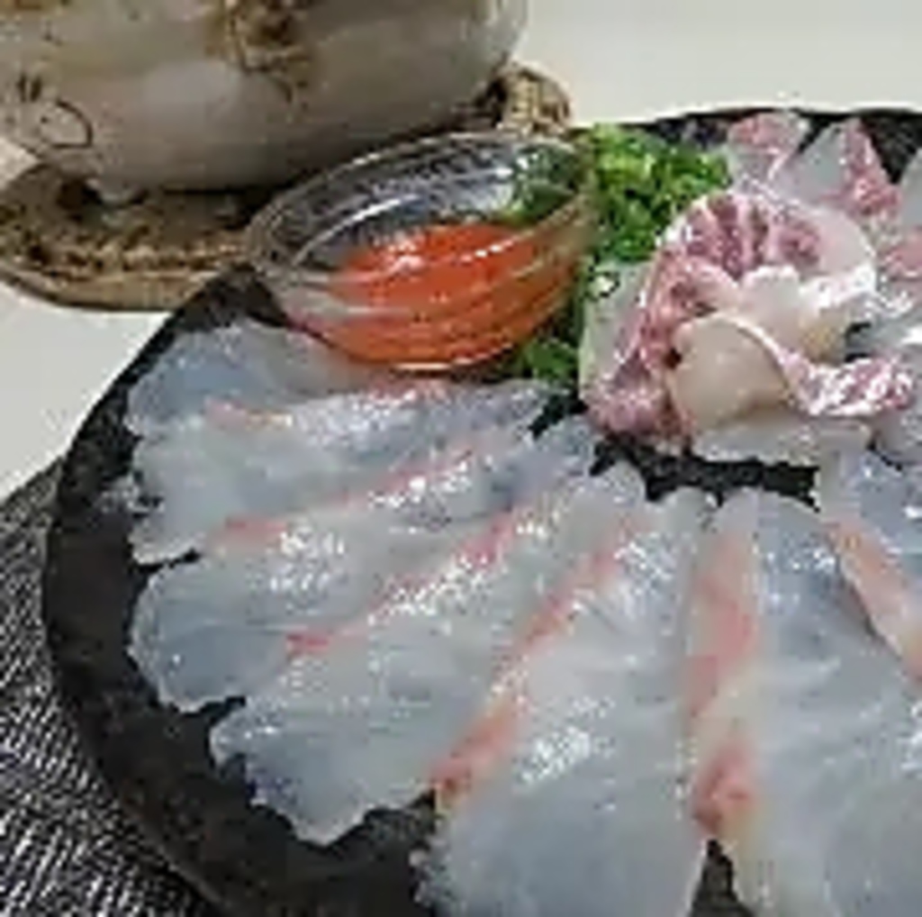 新鮮な海の幸を使ったしゃぶしゃぶが自慢。この店で味わう絶品の海鮮料理は心に残る体験です。