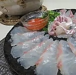 新鮮な海の幸を使ったしゃぶしゃぶが自慢。この店で味わう絶品の海鮮料理は心に残る体験です。