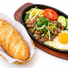 ビーフステーキとパン (Banh My Chao Bit Tet)