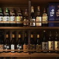 日本酒、焼酎、ウイスキーなど各種取り揃えております。東京ではなかなかお目にかかれない全国各地の地酒や、入手困難な幻の日本酒もございます。