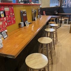 【お一人様でも気軽に♪】お一人様はもちろん、デートでのご利用にもおすすめです◎当店には5席のカウンター席をご用意しており、調理の様子を眺めながらお食事をお楽しみいただけます。